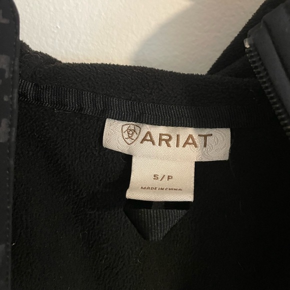 Women’s Ariat Hooded Softshell Jacket with Concealed Carry Pockets - size Small - Picture 4 of 4